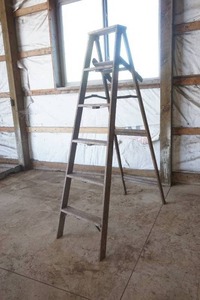 lot 78 image: 6ft Wood Stepladder