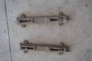 lot 85 image: Cast Iron Birkle Pulley and mach. co hardware