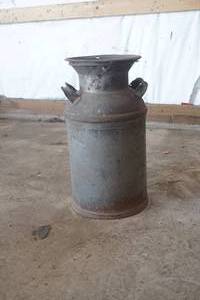 lot 101 image: Vintage cream can