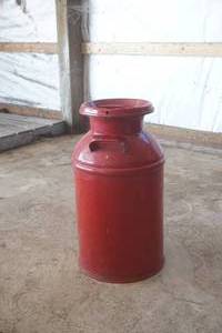 lot 102 image: Vintage milk can