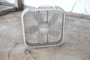 lot 104 image: Box fan