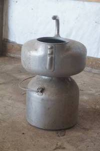 lot 105 image: Belly milker & Devalve milker bucket