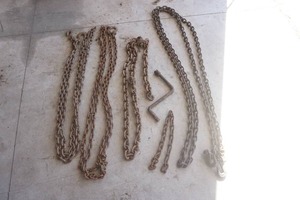 lot 125 image: Various lengths of chain