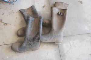 lot 135 image: Two pairs Muck boots