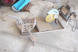 lot 136 image: Wet Tile saw & Tile shear