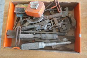 lot 149 image: Assorted hand tools