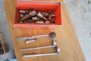 lot 157 image: Various Ratchets and sockets