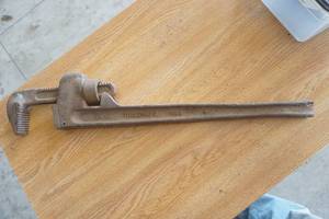 lot 160 image: True craft 24 Pipe wrench