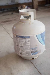 lot 165 image: Blue Rhino Propane tank 15LB