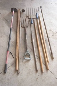 lot 168 image: Various Garden Tools & new handles