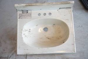 lot 184 image: Bathroom Vanity sink