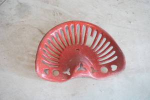 lot 185 image: Vintage Cast Iron Tractor Seat