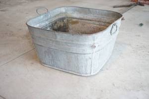lot 188 image: Galvanized Wash Bucket