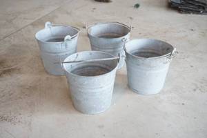 lot 192 image: Small Galvanized Buckets
