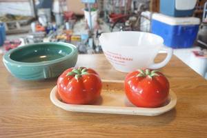 lot 198 image: Salt-and-pepper set Vintage mixing bowl
