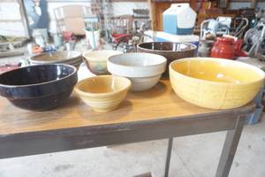 lot 197 image: Stoneware Bowl