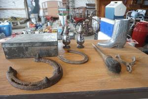 lot 216 image: Metal Decor