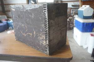 lot 221 image: Vintage wood box