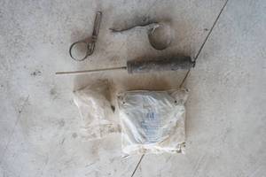 lot 256 image: Suction gun-implement Tube-Filter Wrenches-small gas tank