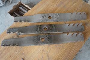 lot 264 image: Mower Blades