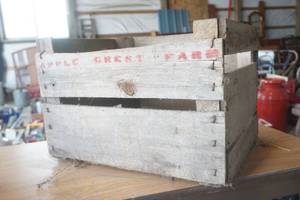 lot 270 image: Vintage wood crate