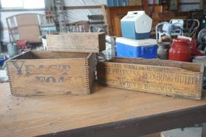 lot 275 image: Vintage wood Boxes