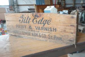 lot 277 image: Vintage wood crate