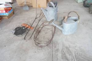 lot 279 image: Garden Decor-Watering Cans-Large planter