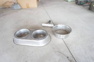 lot 290 image: Dog bowls&Brush