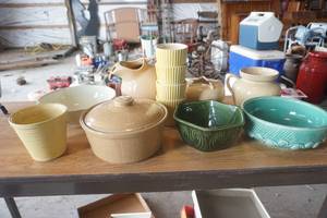 lot 292 image: Stoneware pottery