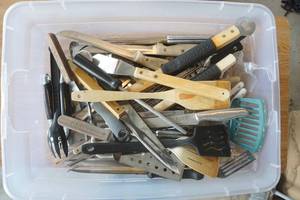 lot 298 image: Kitchen Utensils