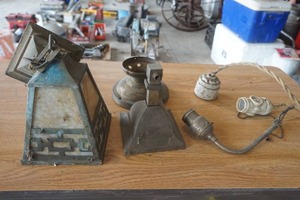 lot 302 image: Vintage Light fixtures