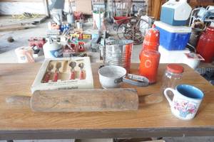 lot 327 image: Vintage flour sifter-Flour shaker-Rolling pin