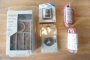lot 328 image: Birdhouse style Door chime