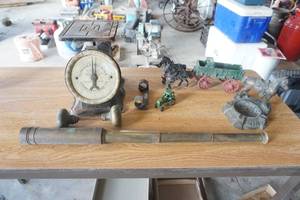 lot 330 image: Vintage scale-cast iron horse wagon-brass telescope