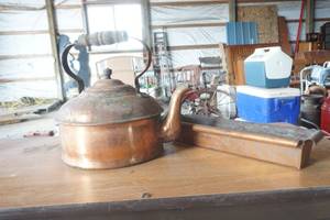 lot 334 image: Planter & Kettle