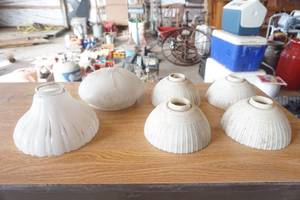 lot 346 image: Vintage Glass Lampshade