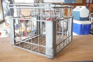 lot 347 image: Vintage Metal Milk Crate Pixy Pak