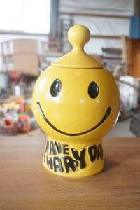 lot 355 image: McCoy Vintage Happy Cookie Jar