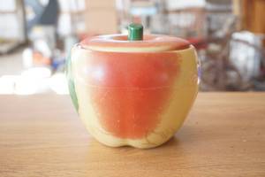 lot 358 image: Peach Cookie Jar