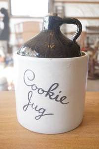 lot 359 image: Monmount Cookie Jar