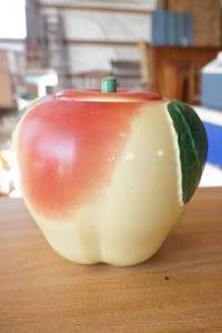 lot 366 image: Apple Cookie Jar