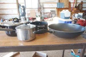lot 373 image: Cooking pots-Wok