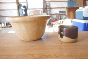 lot 375 image: Large Beechwood mixing bowl & set of wood coasters