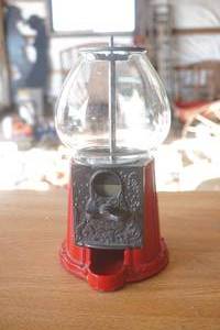 lot 381 image: Mini candy machine