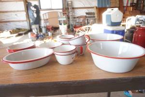 lot 382 image: Vintage Enamel Dishware