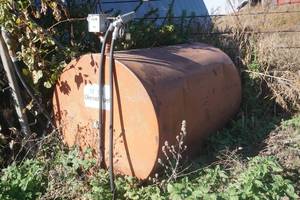 lot 389 image: 500 gallon Mobil diesel fuel tank wpump