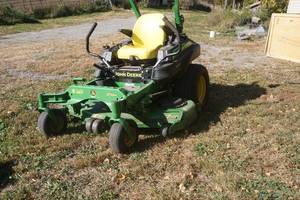 lot 391 image: John Deere 0-turn mower