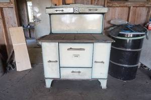 lot 392 image: Antique stove