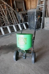 lot 394 image: Plantmates seeder
